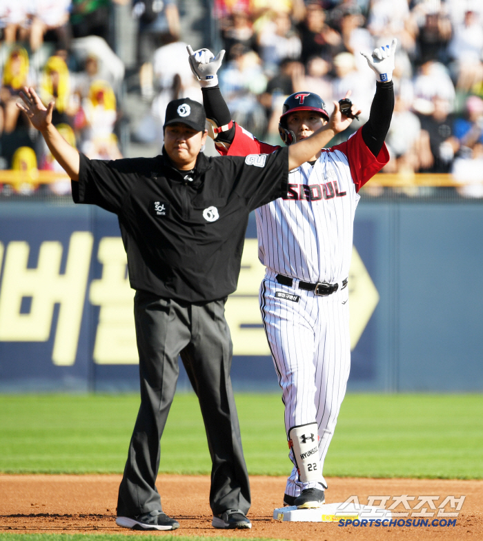 Doosan's defense self-destructed by Megatwinspo! LG, Song Seung-gi, 8 wins and 15 hits, 135 complete wins!