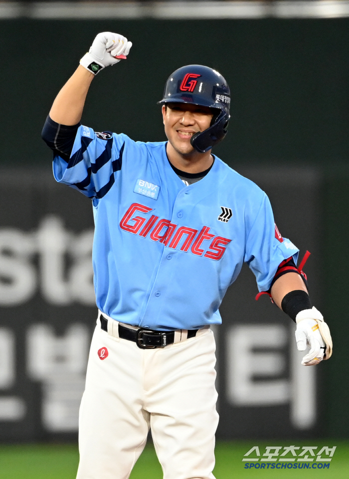 Even if Park Se-woong collapses, there is an average of 156km Hong Min-ki and Yoon Sung-bin! Lotte is rushing for four consecutive wins with a miraculous turnaround of six points in the seventh inning...Samsung has lost three games in a row 