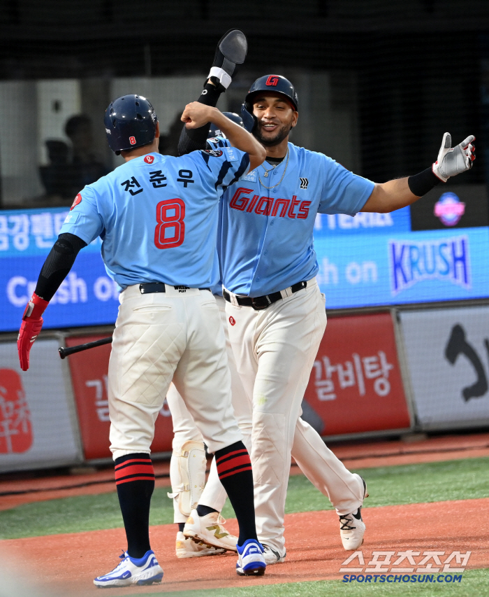 Even if Park Se-woong collapses, there is an average of 156km Hong Min-ki and Yoon Sung-bin! Lotte is rushing for four consecutive wins with a miraculous turnaround of six points in the seventh inning...Samsung has lost three games in a row