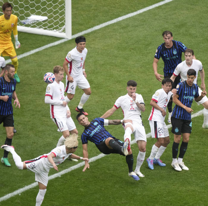 Fans and players also shed tears and lost to Urawa and Inter Milan 10→12 early elimination from the Club World Cup...Soccer is cruel
