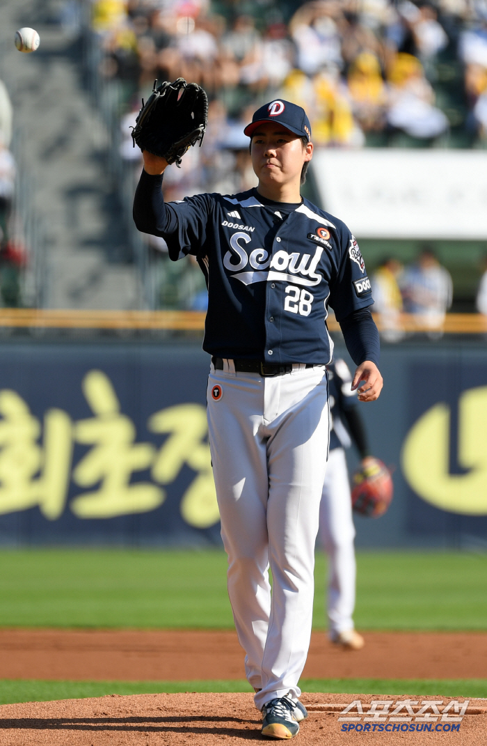 I can't believe this is all about blaming myself! To be honest, the defense was terrible.. Choi Seung-yong's lonely fight with nine runs in two ⅓ innings