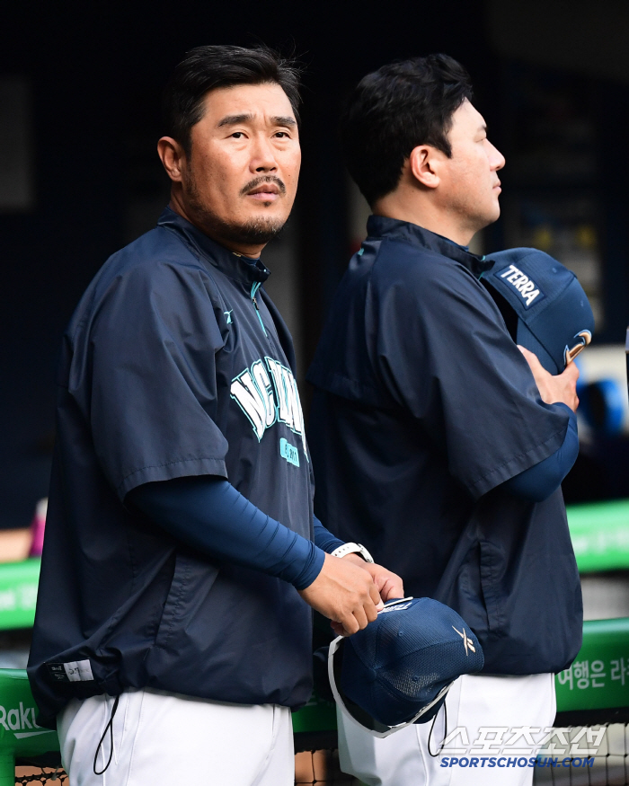 The joys and sorrows of 78th place were mixed in the bottom of the eighth inning of the professional shock, with three pushbacks