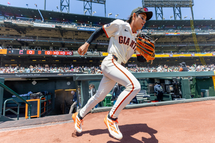 Jung-hoo, sit down for a while. A terrible slump, Lee Jung-hoo, and eventually another SF selection exclusion  full-time break. I wish I had one missed hit