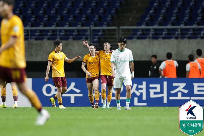 01→11→12→22, Gwangju W, Daejeon Gwangju, which went crazy, drew 22 after a slugfest...Asani scored one goal and one assist Hernandez two assists