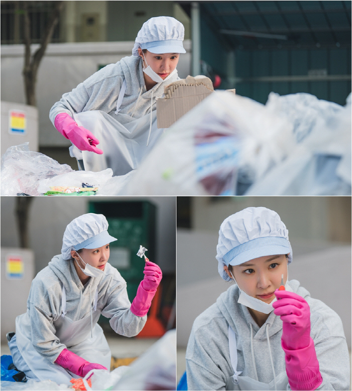 Lee Si-young got divorced and threw away luxury goods and wore sanitary hats  red rubber gloves (Salon de Holmes)