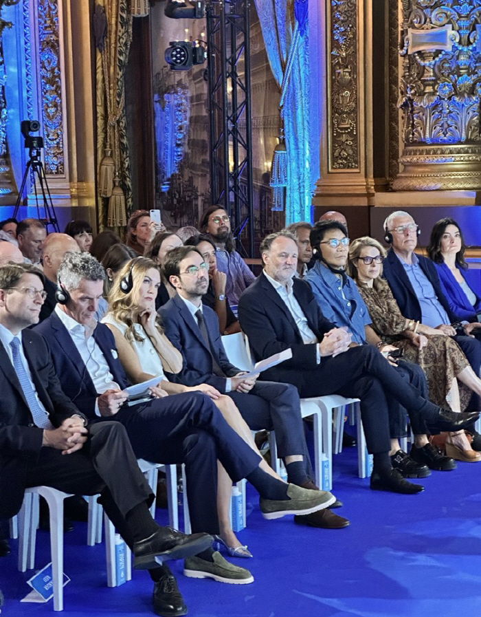 Lee Soo-man meets with President Macron...I'm familiar with the introduction of K-pop artists 