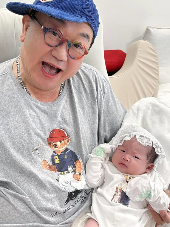 Lee Yong-sik, my heart almost burst as soon as I saw my granddaughter..Lee Soo Min, who works for 10 hours, gets emotional, too