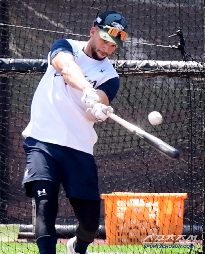 Liberato's first batting showcase, how would I watch it if I were a director? 