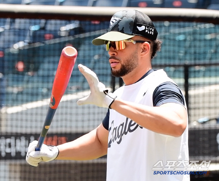 Liberato's first batting showcase, how would I watch it if I were a director? 