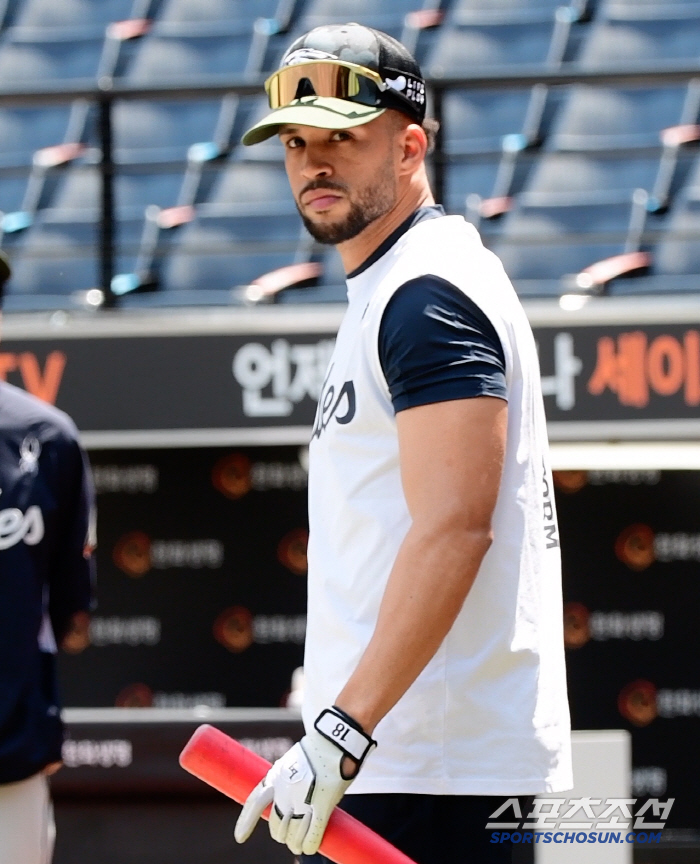 Liberato's first batting showcase, how would I watch it if I were a director? 