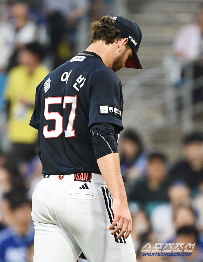 A million dollar pitcher who is serious only during a losing and losing game → You were excited today? It's good in the bullpen