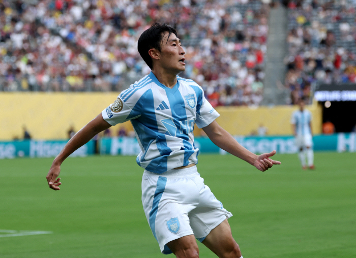  Lee Jin-hyun, who kept his promise, scored one goal and helped one → Crazy left foot resurrection succeeded...