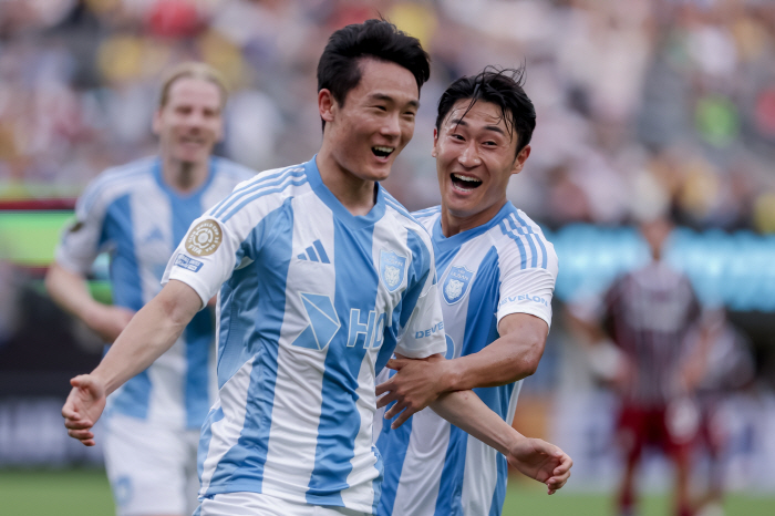  Lee Jin-hyun, who kept his promise, scored one goal and helped one → Crazy left foot resurrection succeeded...