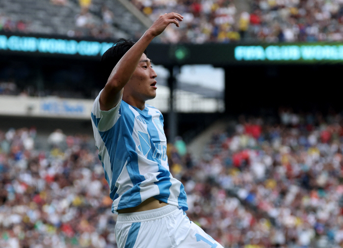  Lee Jin-hyun, who kept his promise, scored one goal and helped one → Crazy left foot resurrection succeeded...