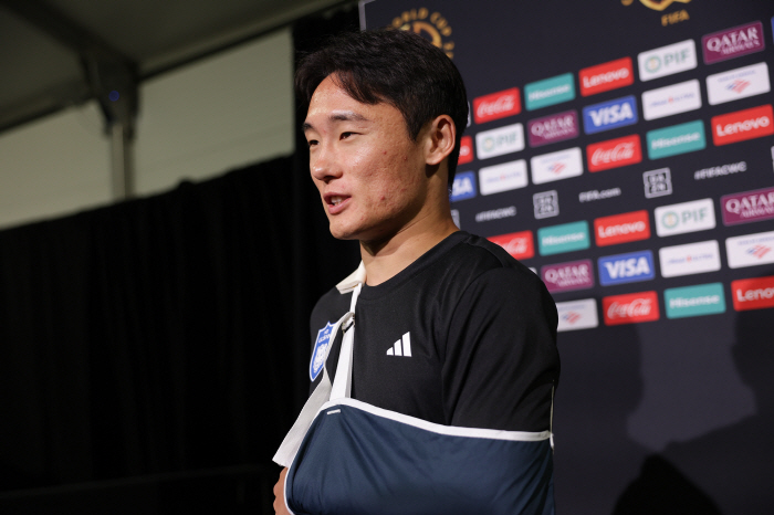  Shoulder injury → Um Won-sang, a guard, is sorry for one goal and one assist the reason why one's head is down