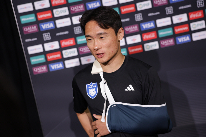  Shoulder injury → Um Won-sang, a guard, is sorry for one goal and one assist the reason why one's head is down