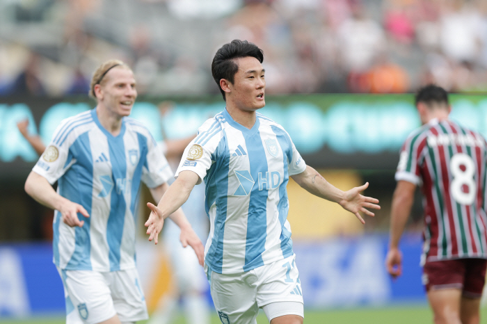  You can look forward to it Lee Jin-hyun who kept his promise → Um Won-sang, the incarnation of speed → One goal and one assist side by side…Ulsan Succeeds 21 Reverses Extreme Fluminesh