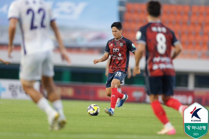 Lee Seung-won's winning goal, Gimcheon Sangmu, is scary, overpowered FC Anyang 10 and won 4 games without losing → Jumping to 3rd place