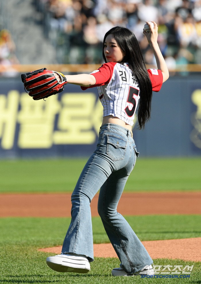  Triple S's flexible first pitch