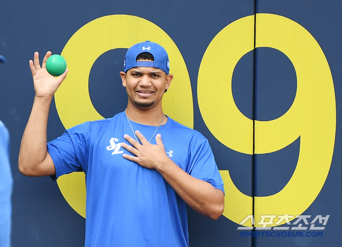 Samsung's new foreign player Garabito confirmed his first appearance in the match against Hanwha on the 26th, with a maximum of 152km → 33 live pitches…There's no problem with the game