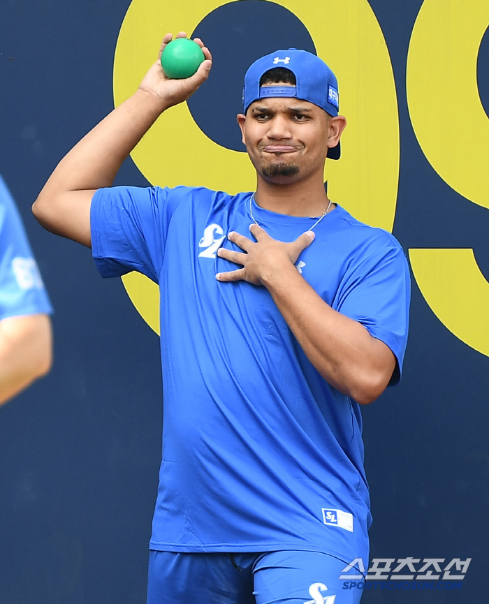 Samsung's new foreign player Garabito confirmed his first appearance in the match against Hanwha on the 26th, with a maximum of 152km → 33 live pitches…There's no problem with the game