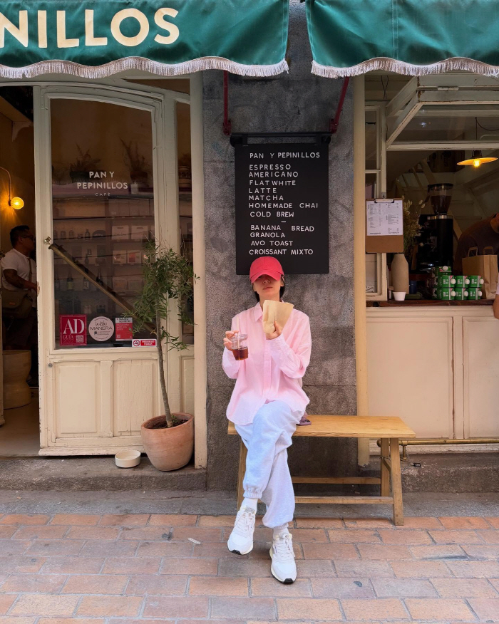  Song Hye-kyo was also a bread-soon..A shining presence even when you press down your hat