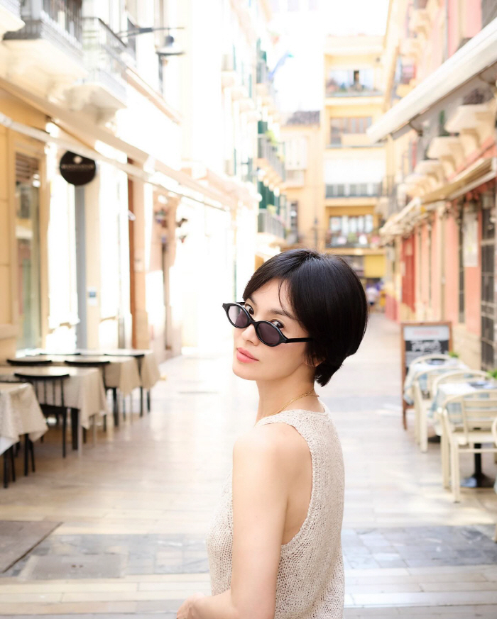  Song Hye-kyo was also a bread-soon..A shining presence even when you press down your hat