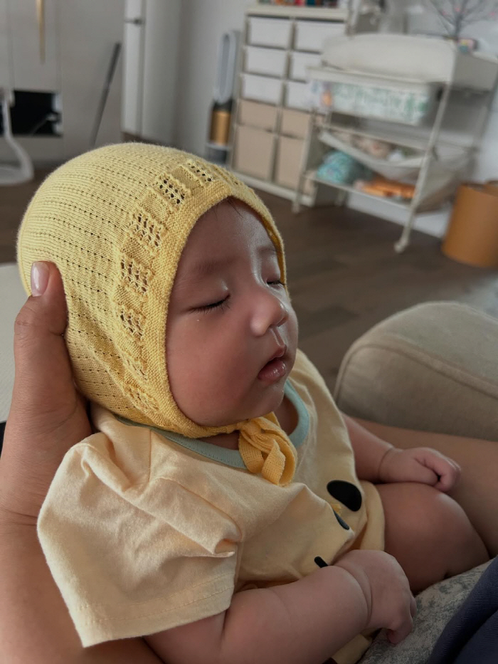Son Dambi, it's only been 2 months since she gave birth. She's more beautiful when she's with her daughter, Lee Kyu-hyuk ♥