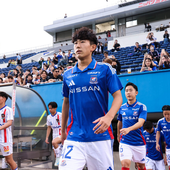 The unprecedented fall and loss again. Three consecutive losses even after cutting two coaches → Fans are banned from entering indefinitely by kicking explosive signs
