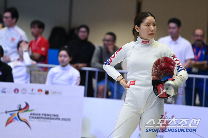 World's No. 1 Song Sera Buntu 女 Epee Defeated X Team No Gold Shock Gold 2, and 3rd overall after Japan and China 