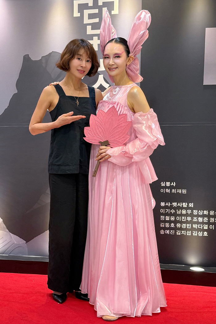 Ye Ji-won, senior Cha Si-ra, certification of watching a traditional dance drama in person...a glass of chicken and beer for after party