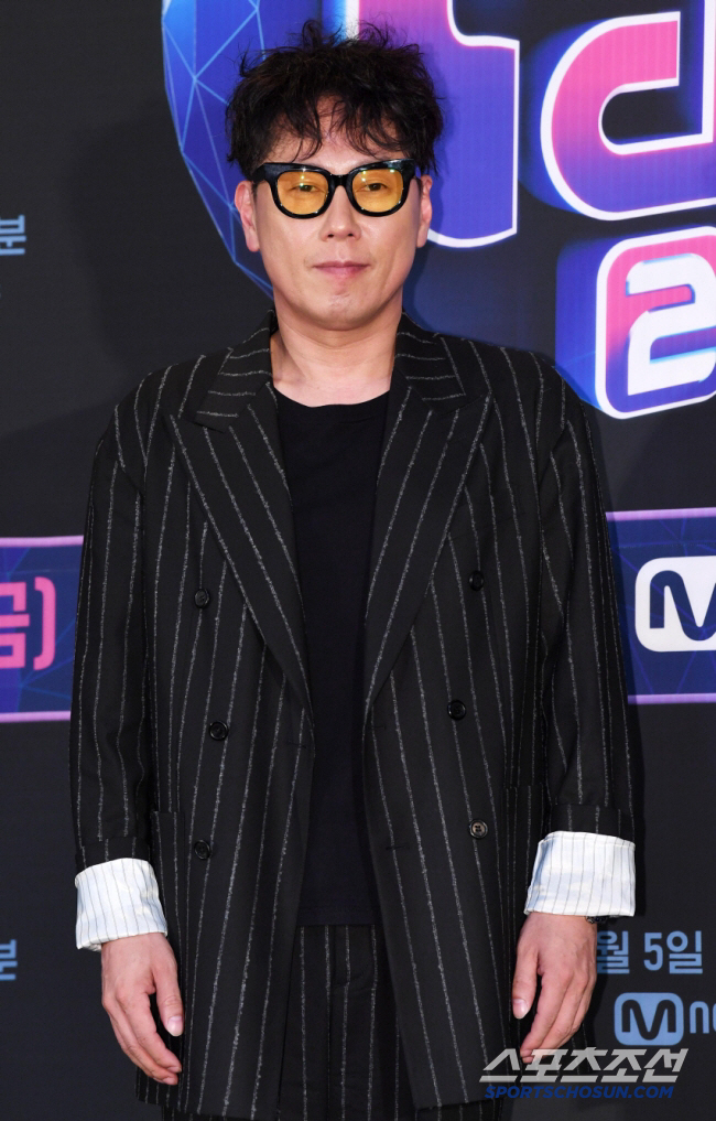 Yoon Jong-shin celebrates his 35th anniversary, but he's in a bad emergency. He's coming for Crohn's disease