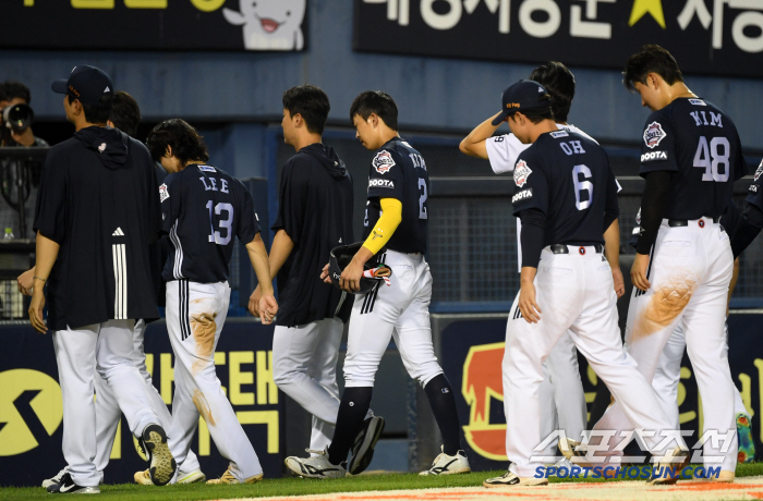All-stars were wiped out after 3 years of Doosan and 12 years of raising baseball → But why KT.. humiliation for the second year in a row