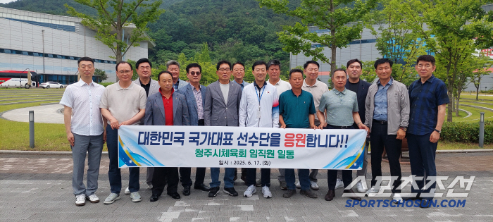 Archery legend Woo-jin met Okcheon Lee Won-cho juniors who will visit Jincheon Training Center to communicate with the public.↑
