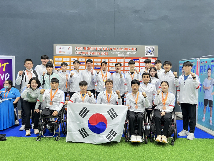 Badminton national team for the disabled won the Thailand Championship, and two wins and seven wins!