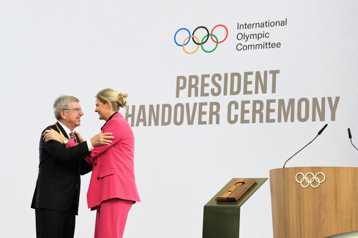 The coronation ceremony of Coventry, the first female head of the IOC, handed over by Chairman Bach