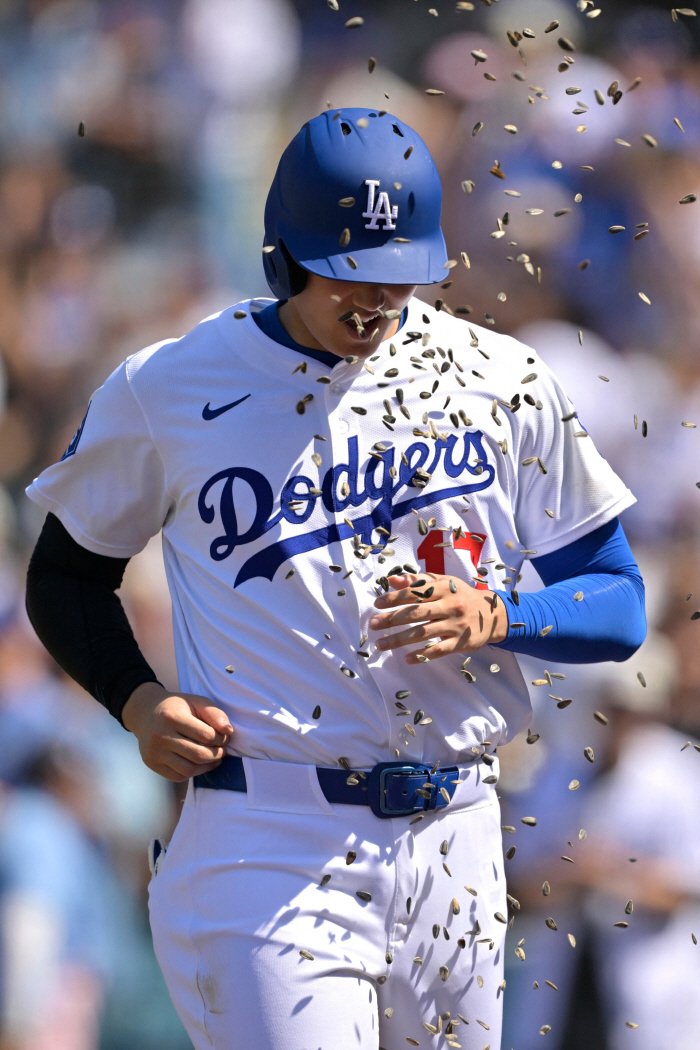 For the first time in 125 years of history, Ohtani has made another accident...I can't believe I'm living in the same age as a superstar