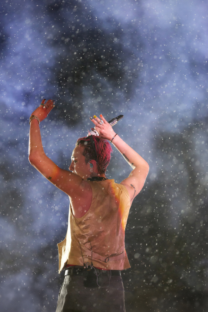 G-Dragon Impresses in Vietnam with Powerful Performance Despite On-Stage Scare