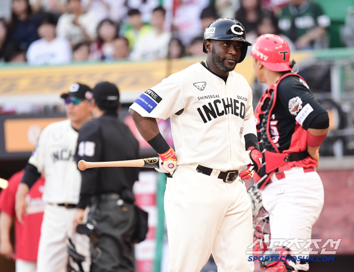 Herredia's abusive exit eventually sparked Nail's fire. Amid the confusion created by Herredia, a three-run home run was allowed to come from behind