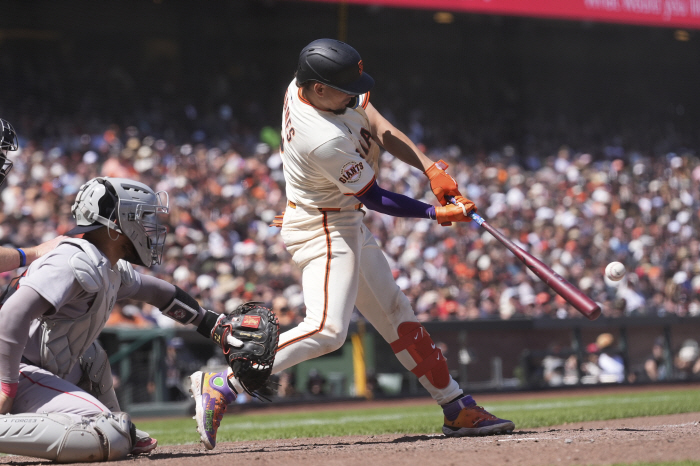 I saw 9 balls of 4 at-bats. Nervous Lee Jung-hoo is silent again, ML's first 4G consecutive hit-free rate of 0.252, OPS falls outside the top 100