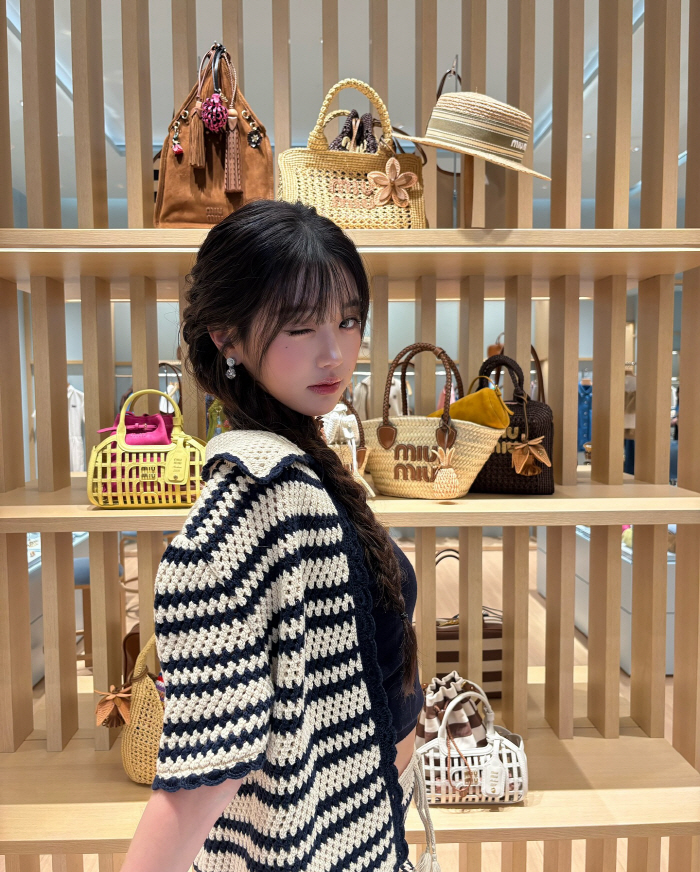 Jang Won-young, beauty that can't be covered by glasses...Lucky Vicky's visual is exploding