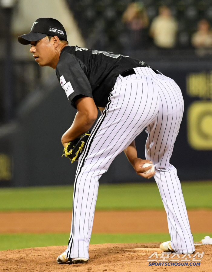 Jung Woo-young and Sung Dong-hyun's 2nd division  can't believe they're collaborating on four walks, four walks, and four wild pitches in front of the volume of their desire to walk the most