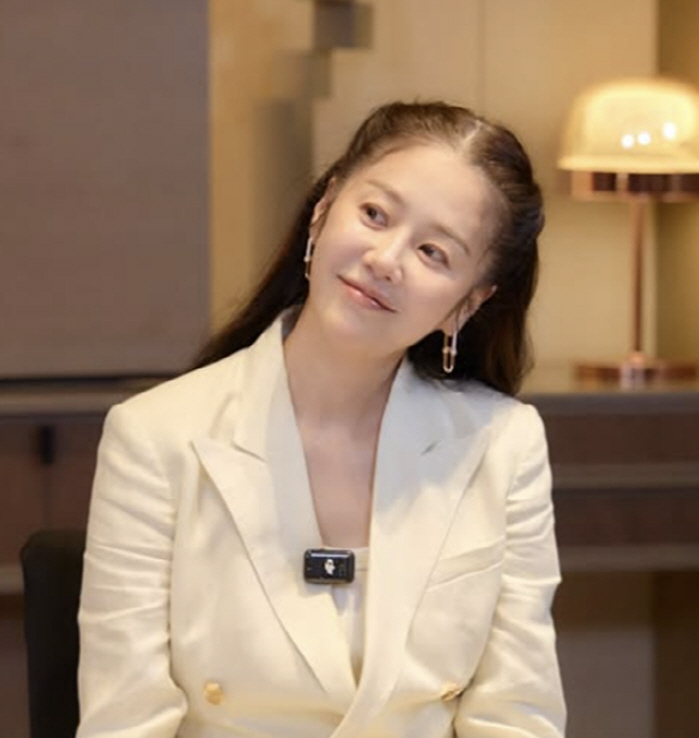 Ko Hyun-jung's eight years of living as a daughter-in-law of a chaebol family are different in elegance, and she shines in public appearances