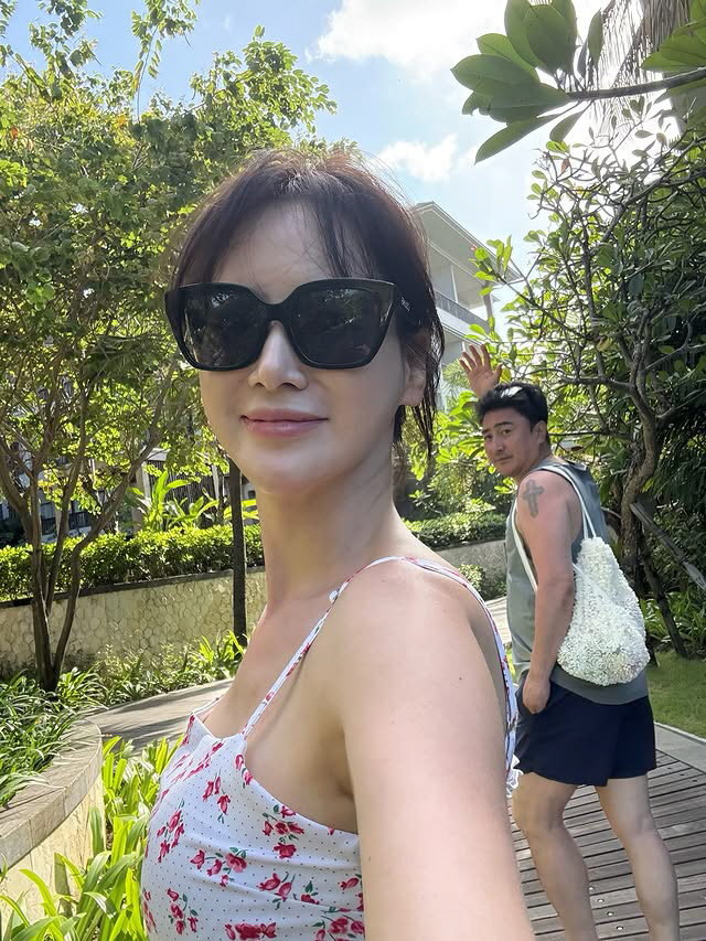 Lee Hye-won ♥ Ahn Jung-hwan, leave Korea for Bali..It's even better. Sweet two-shot
