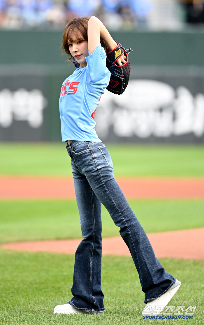 Lotte won 4 games in a row! Victory fairy Wendy's fresh first pitch, Sajik Stadium's brilliant charm 