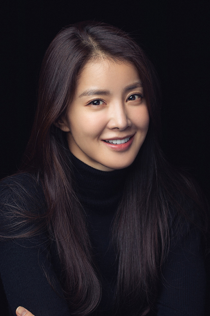 Lee Si-young Donates 100 Million Won to Improve Pediatric Care at Asan Medical Center