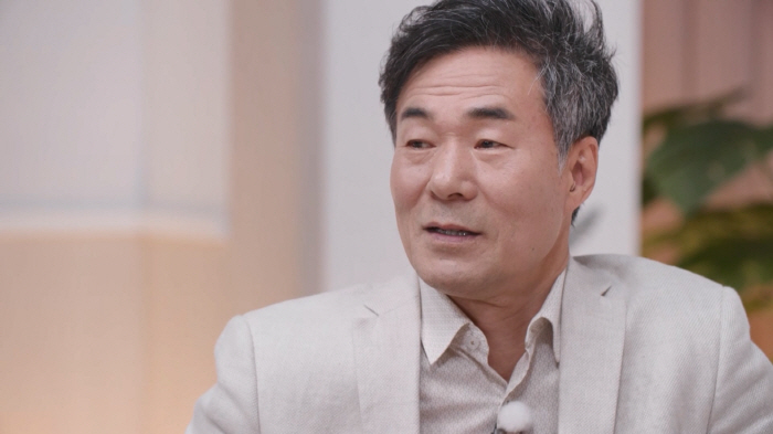 Oh Kwang-rok met family for the first time in nine years