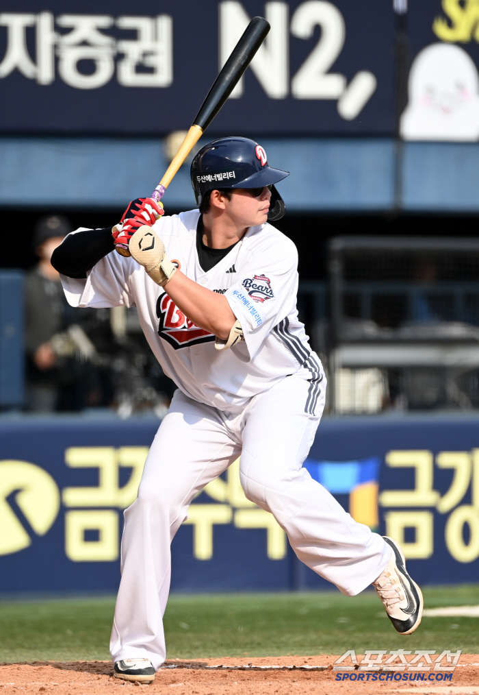 Oh, my! The day after my first home run, I'm going to the second team.. Promising big guns, they didn't get a chance in the end → Doosan Expires 3 People in Large Scale