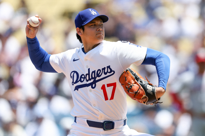 Ohtani, a batter who has to throw a ball to improve his quality, has four hits, seven RBIs, three runs and the first true record in 125 years of history