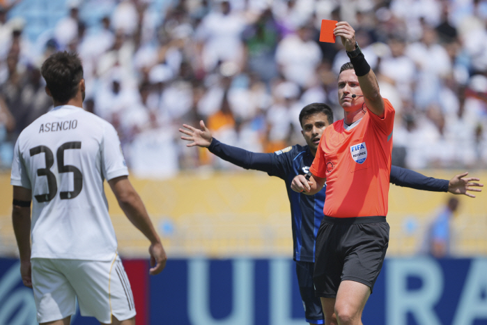 Real Madrid, which played 10 Courtois' good defense show, overpowered Pachuca 31, and won the CWC for the first time 